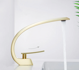 Robinet de lavabo incurvé moderne en laiton avec mitigeur eau chaude et froide