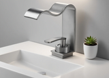 Robinet de lavabo doré avec bec cascade et commande à levier unique
