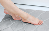 Tapis de Bain en Mousse à Mémoire de Forme Ultra Doux – Antidérapant et Absorbant | Séchage Rapide | Lavable en Machine