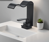 Robinet de lavabo doré avec bec cascade et commande à levier unique