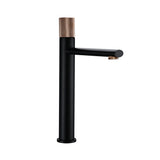 Robinet de lavabo design avec poignée texturée en noir et or rose
