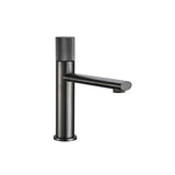 Robinet de lavabo design avec poignée texturée en noir et or rose