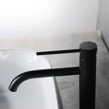 LuxeFlow – Mitigeur de Lavabo en Laiton Rosé Élégant