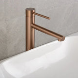 LuxeFlow – Mitigeur de Lavabo en Laiton Rosé Élégant