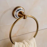 Élégance Vintage – Ensemble d’Accessoires de Salle de Bain en Laiton Antique & Céramique