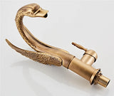 Robinet de lavabo en laiton avec bec en forme de cygne et effet cascade