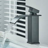 Robinet de lavabo noir mat avec bec cascade et mitigeur eau chaude et froide