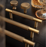 Poignée de Meuble en Laiton Massif – T-Bar Style Rétro avec Motif Diamond-Cut (320 mm)