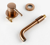 Robinet mural pour lavabo en laiton finition or rosé avec double commande