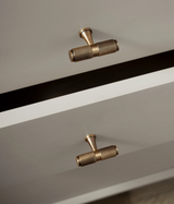 Poignée de Meuble en Laiton Massif – T-Bar Style Rétro avec Motif Diamond-Cut (320 mm)