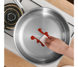 TitanChef – Poêle en Titane Pur avec Motif Écailles Martelées
