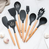 Set de 12 Ustensiles de Cuisine en Silicone avec Poignées en Bois – Pratique et Élégant