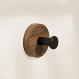 Walnut Elegance – Cintre en Bois de Noyer pour une Touche Naturelle et Élégante