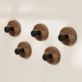 Walnut Elegance – Cintre en Bois de Noyer pour une Touche Naturelle et Élégante