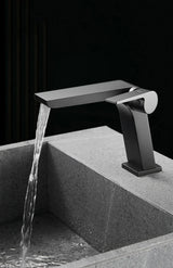 NoirCascade Gun Metal – Mitigeur Lavabo Cascade en Laiton avec Finition Gris Anthracite