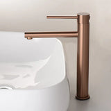 LuxeFlow – Mitigeur de Lavabo en Laiton Rosé Élégant