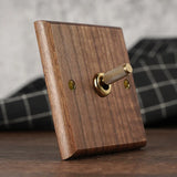 Interrupteur Mural -Noble Walnut – Bois Massif, Laiton et Option USB
