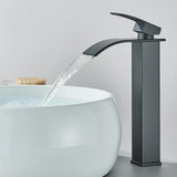 Robinet de lavabo noir mat avec bec cascade et mitigeur eau chaude et froide