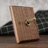 Interrupteur Mural -Noble Walnut – Bois Massif, Laiton et Option USB