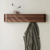 Porte-Manteaux Murale ArcModerne avec Étagère et Crochets Discrets – Bois & Métal